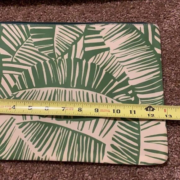 Palm tote with matching pouch. - Picture 3 of 11